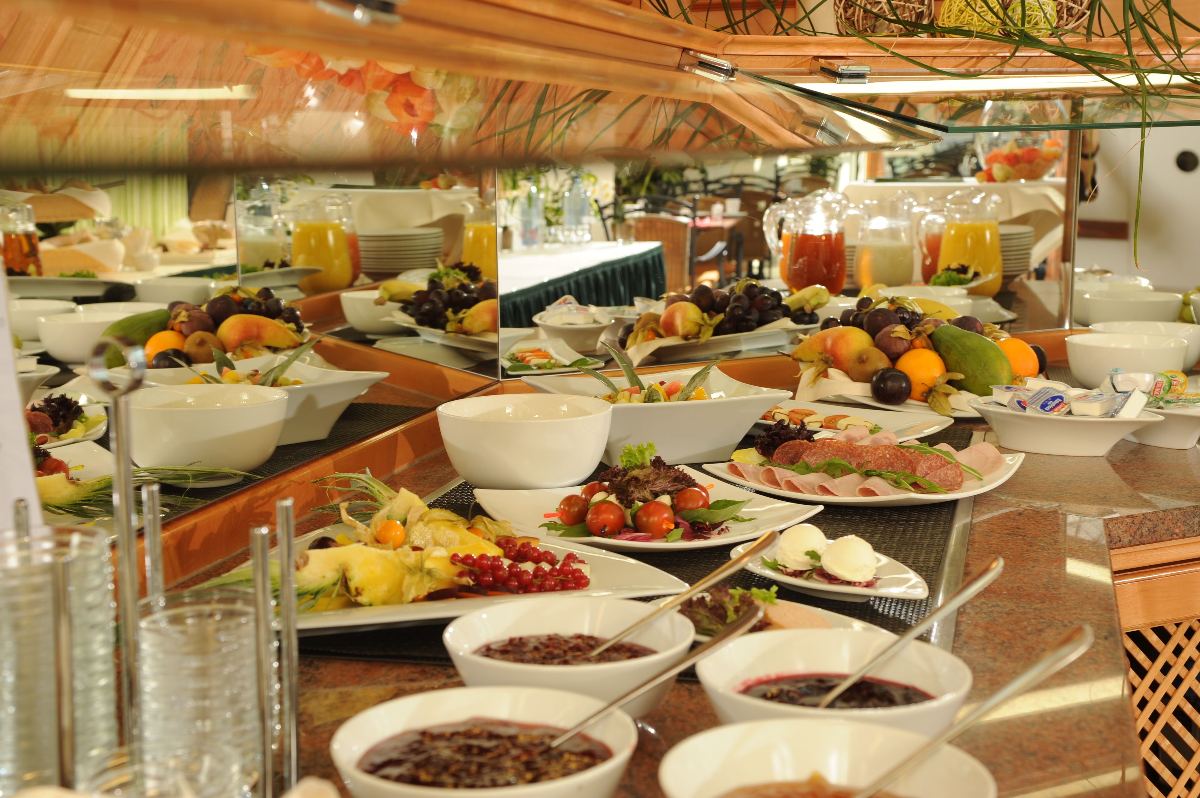 free buffet breakfast