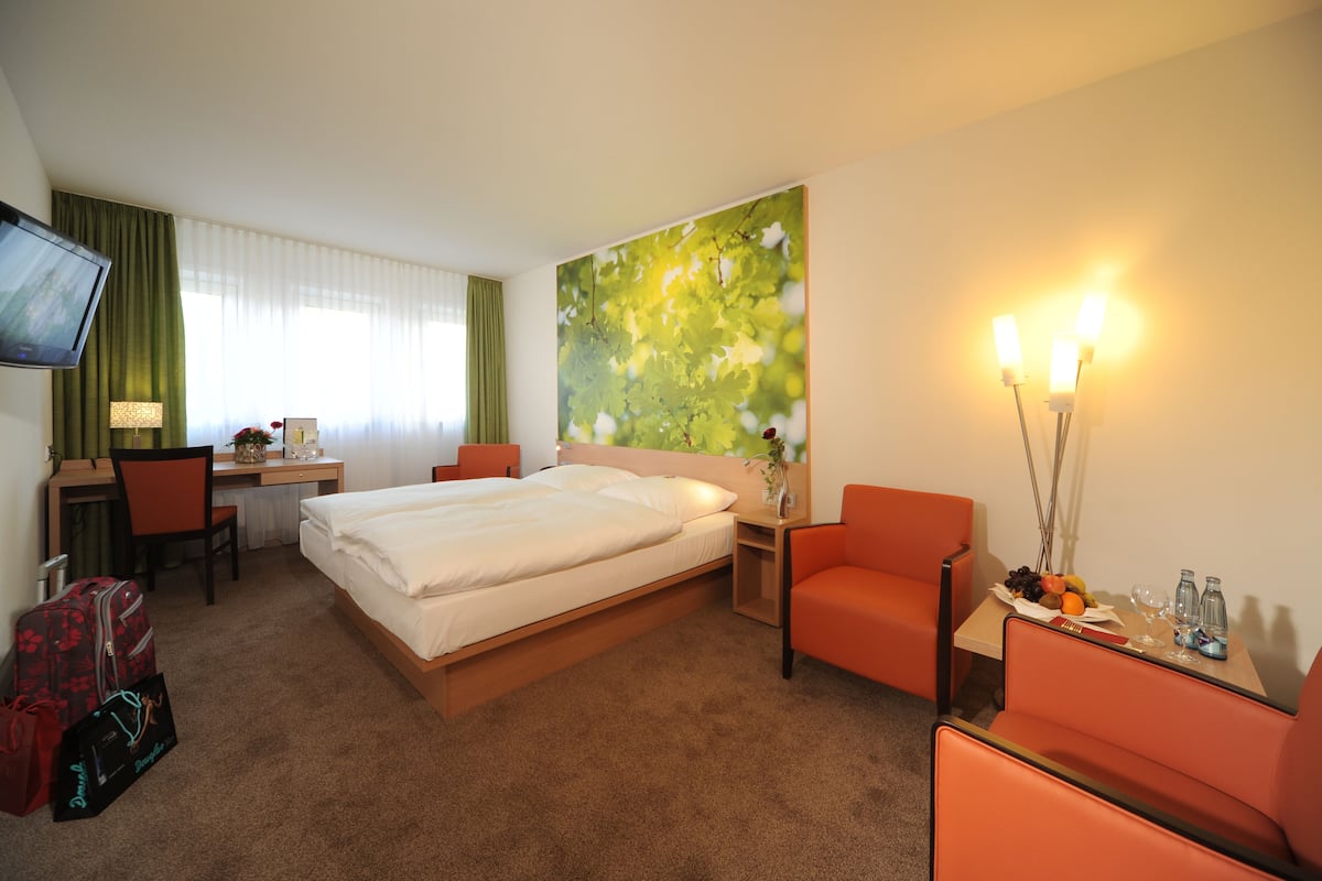 Kaliteli yatak takımı, masa, ütü/ütü masası, ücretsiz kablosuz İnternet