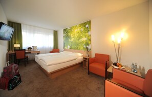 高档床上用品、办公桌、熨斗/熨板、免费 WiFi