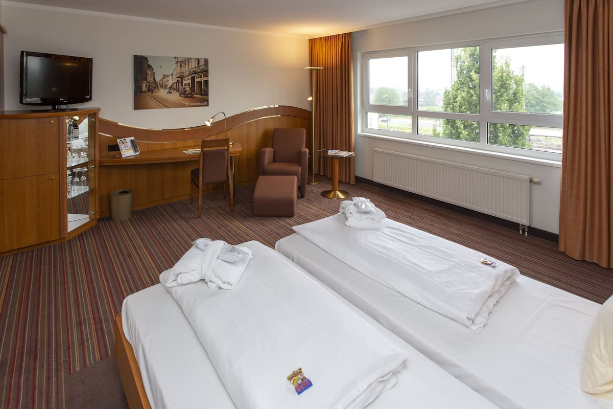 Literie hypoallergénique, couette en duvet, minibar, coffre-fort