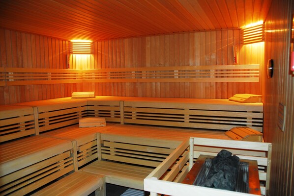 Sauna, steam room, hot stone massages, 1 treatment room, massages