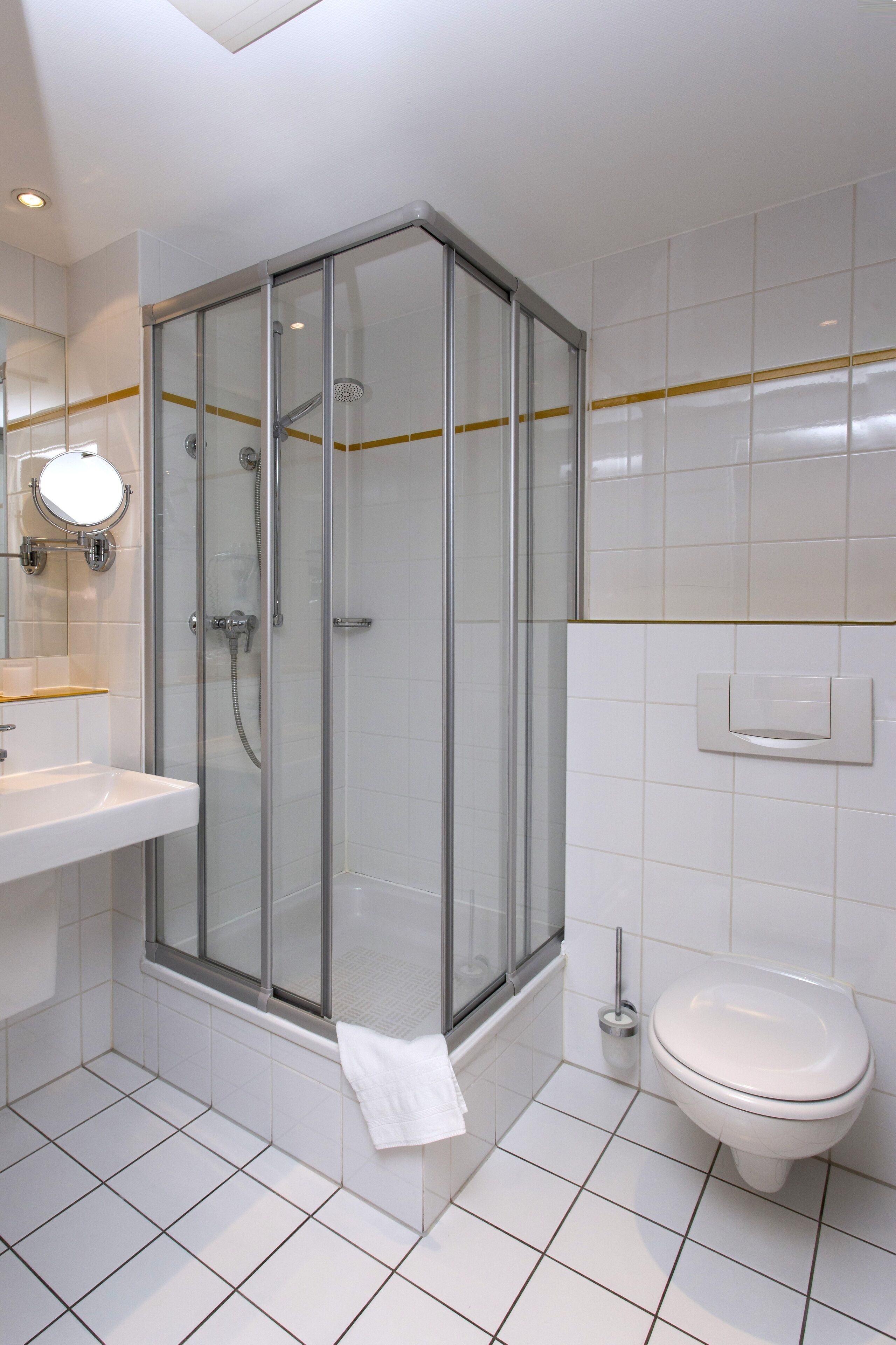 standard single room, 1 single bed | bathroom | free toiletries, hair dryer, towels, soap