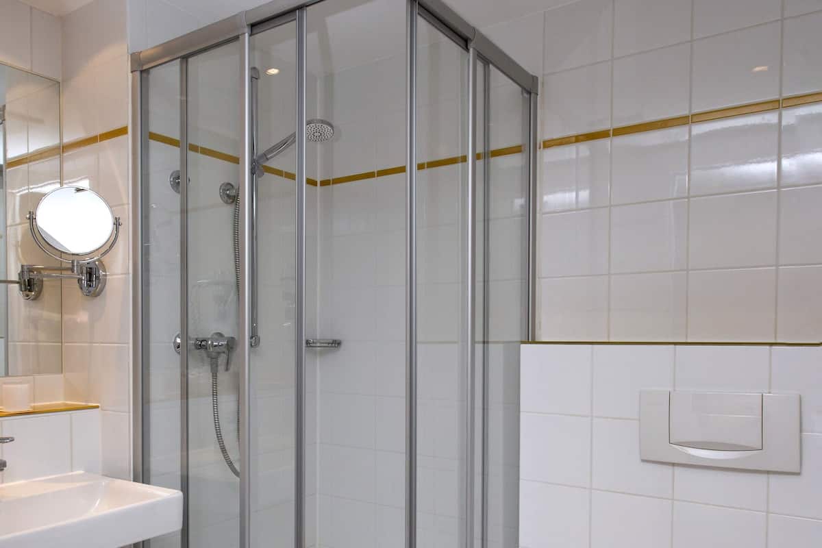 standard single room, 1 single bed | bathroom | free toiletries, hair dryer, towels, soap