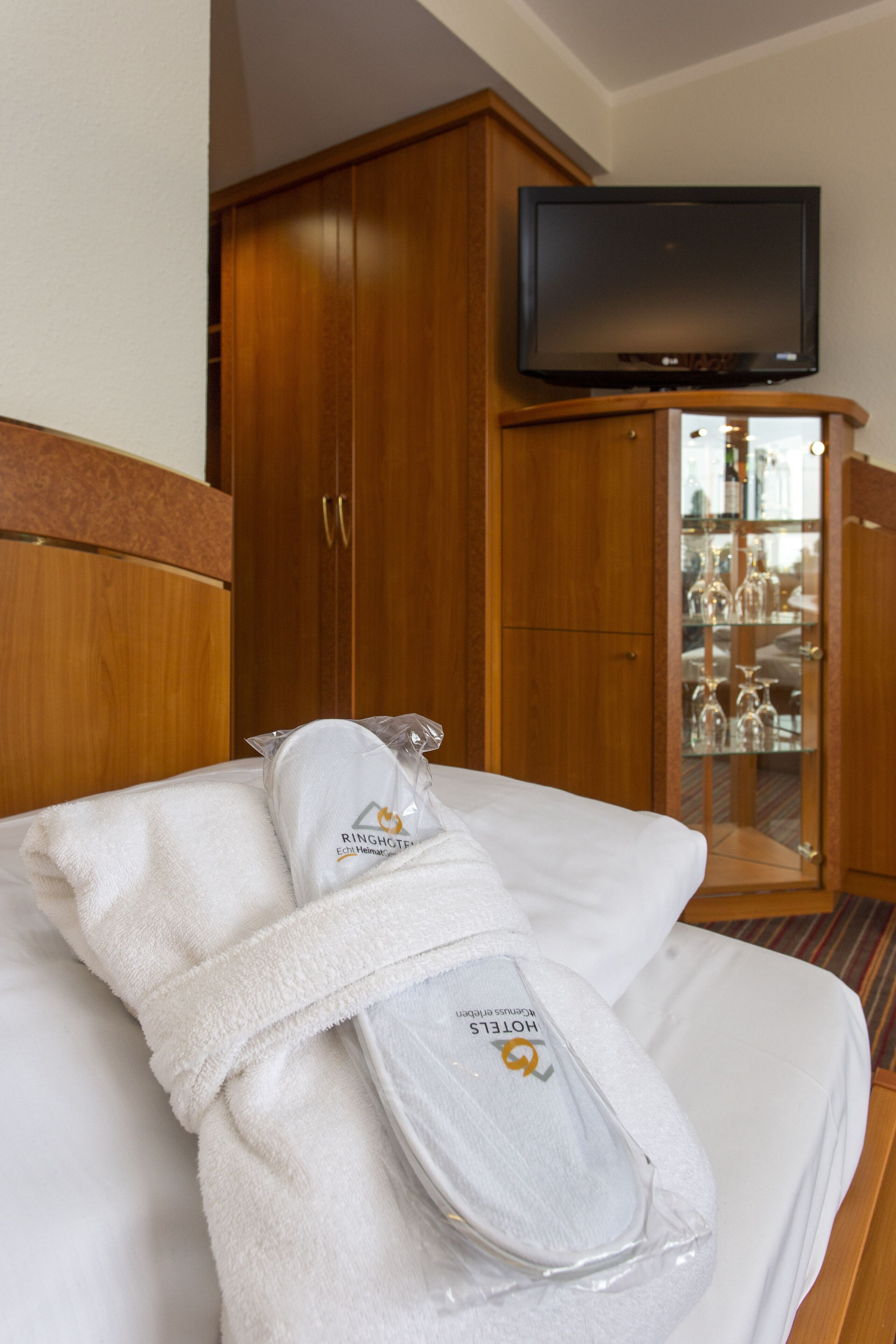 standard single room, 1 single bed | hypo-allergenic bedding, down duvets, minibar, in-room safe