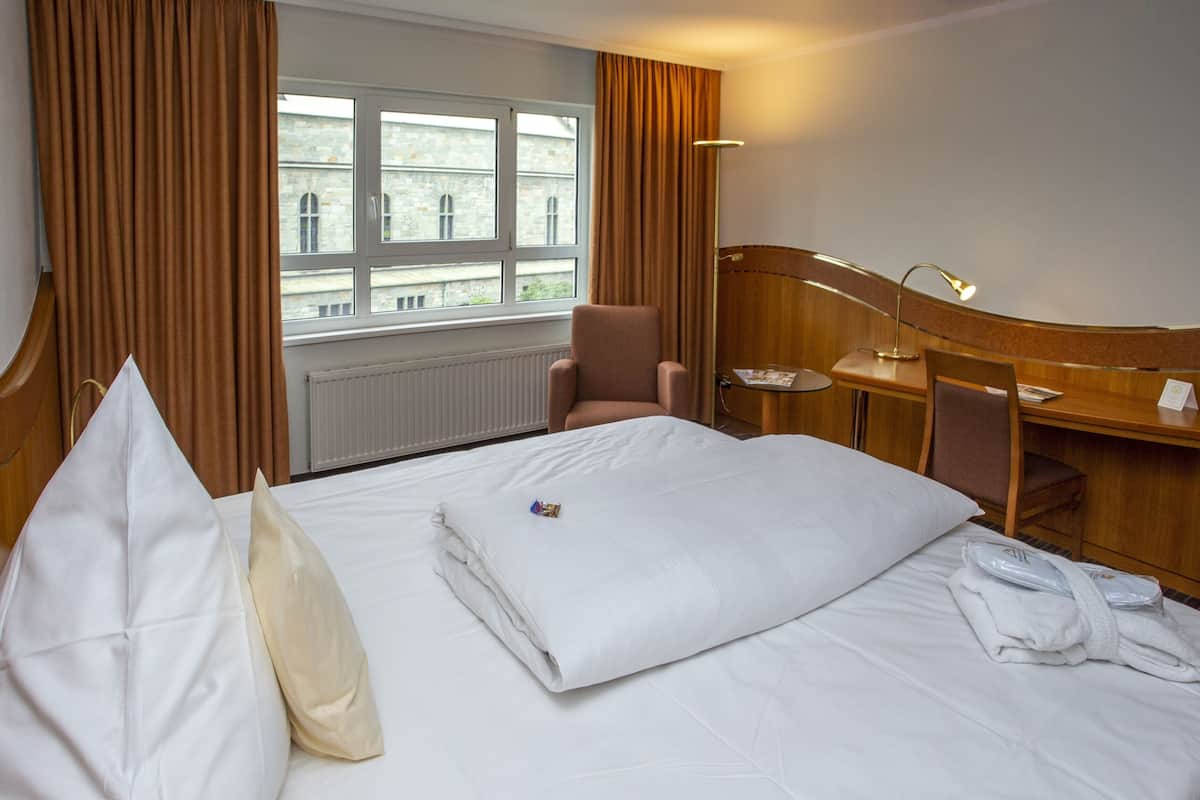 comfort single room, 1 queen bed | view from room