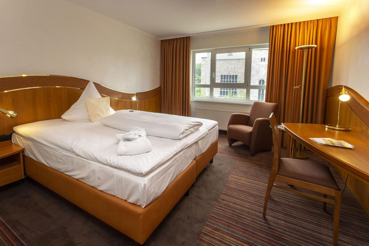 1 bedroom, hypo-allergenic bedding, down duvets, minibar