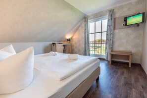 Chambre Double Confort | Coffres-forts dans les chambres, décoration personnalisée, bureau