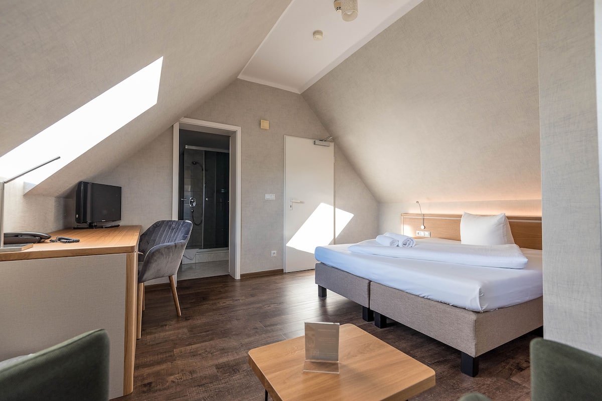 1 bedroom, in-room safe, individually decorated, desk