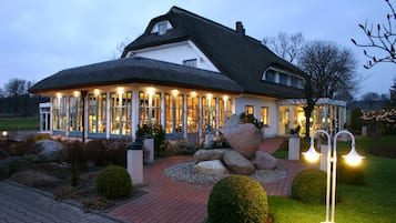 Frühstück, Abendessen, deutsche Küche, Speisen im Freien