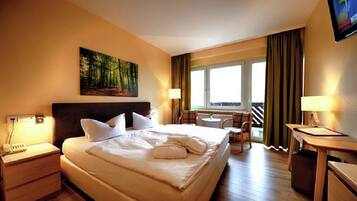 Comfort Double Room, Mountain View | Laptop workspace, free WiFi, bed sheets