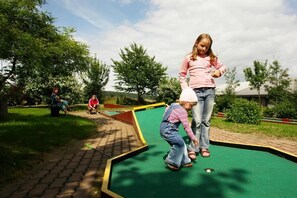 Mini-golf