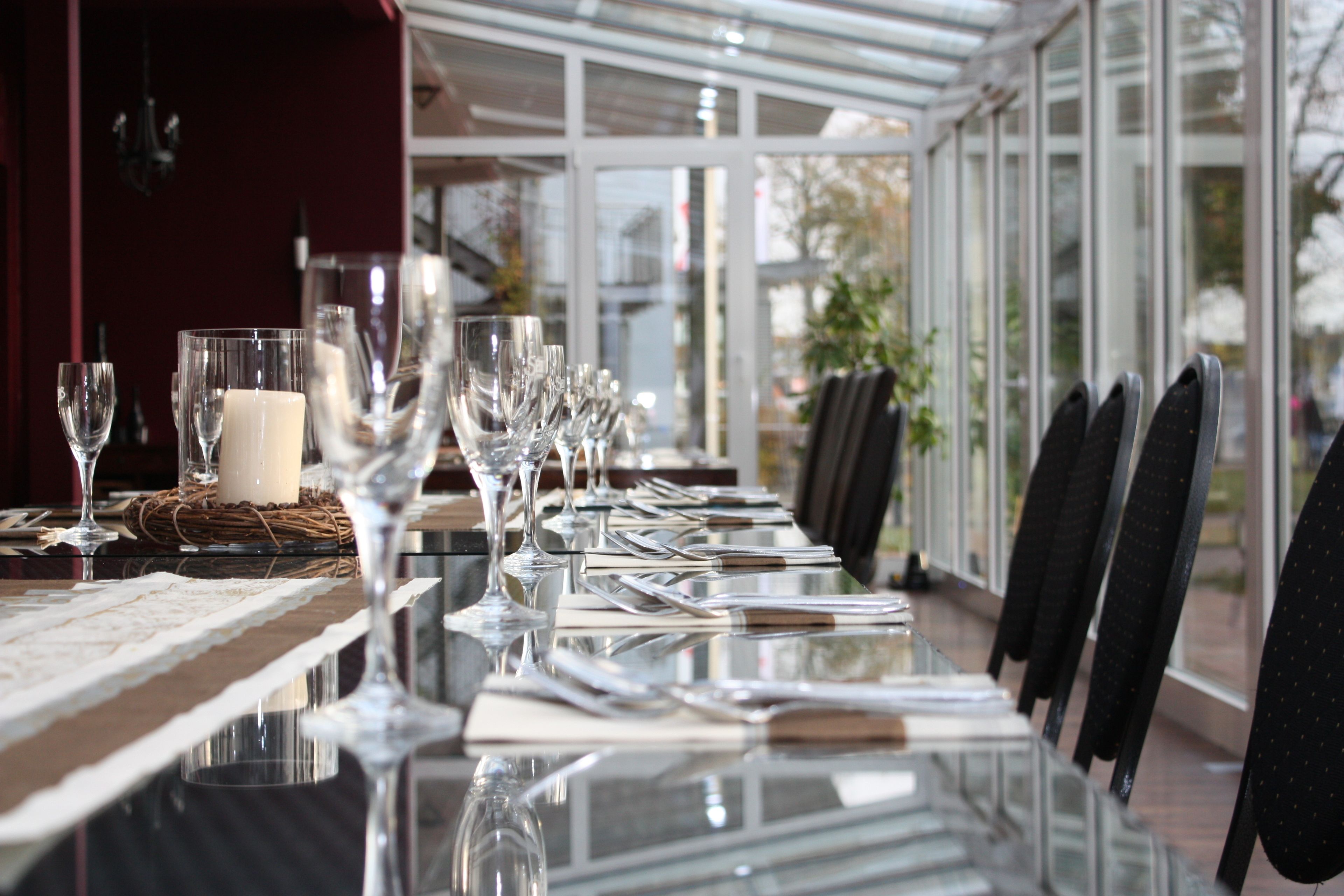 Frühstück, Mittagessen, Abendessen und Brunch werden serviert