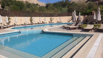 Outdoor pool, pool loungers