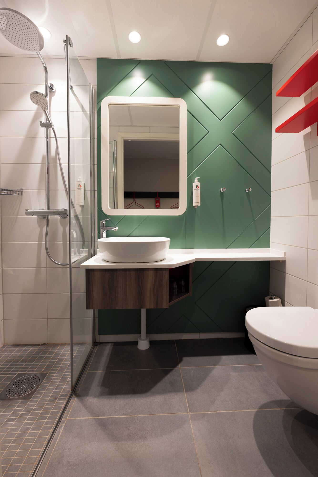 standard twin room + | bathroom | shower, eco-friendly toiletries, towels