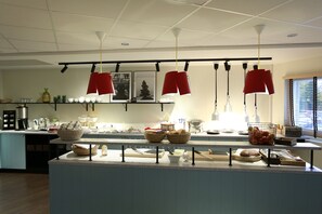 Frukostbuffé varje dag mot avgift