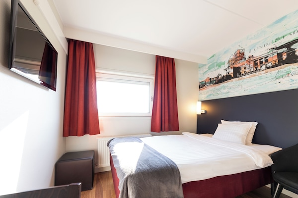 Good Morning Single Room | Desk, blackout drapes, free WiFi, bed sheets