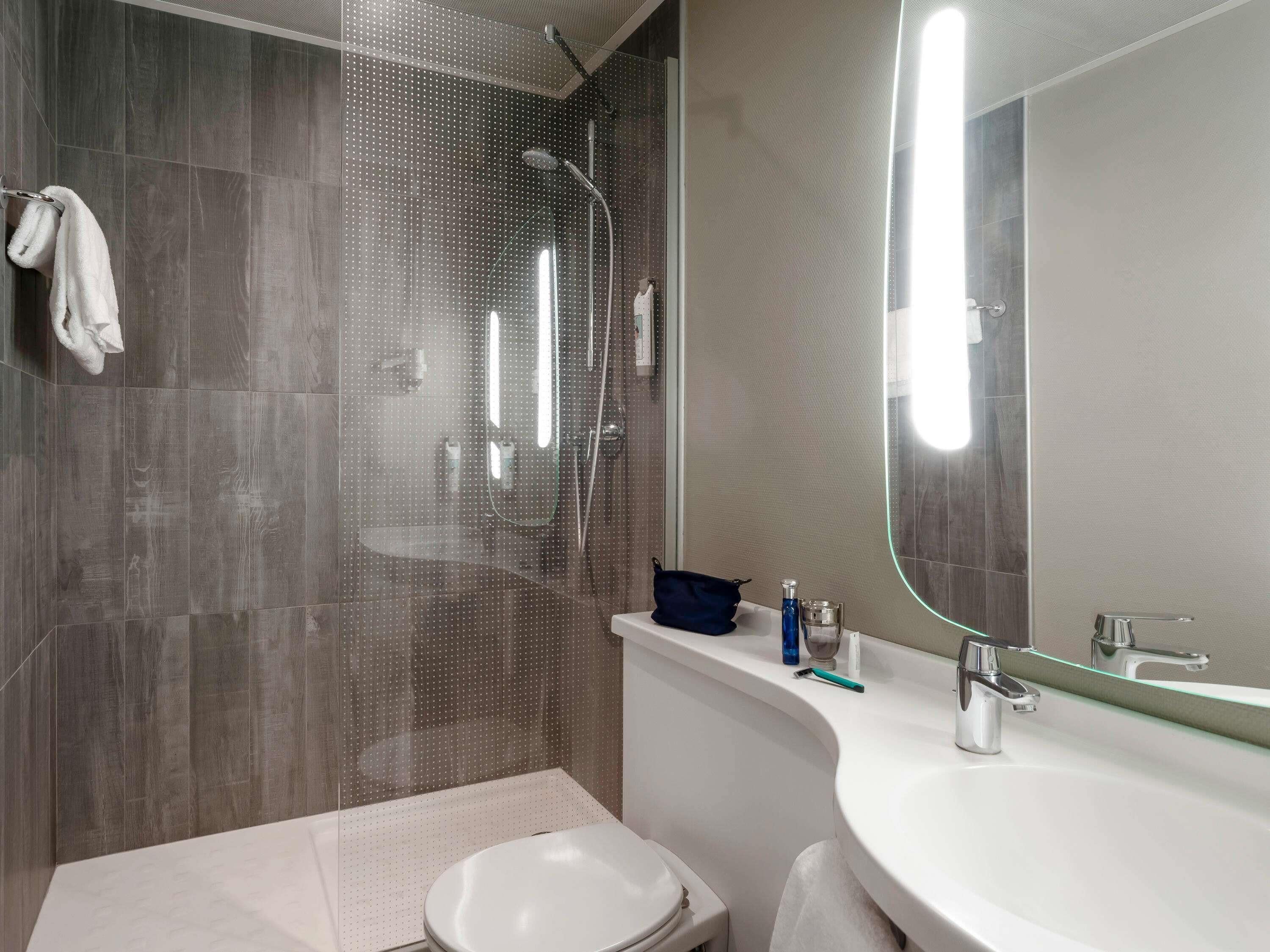 Chambre Double, 1 lit double | Salle de bain