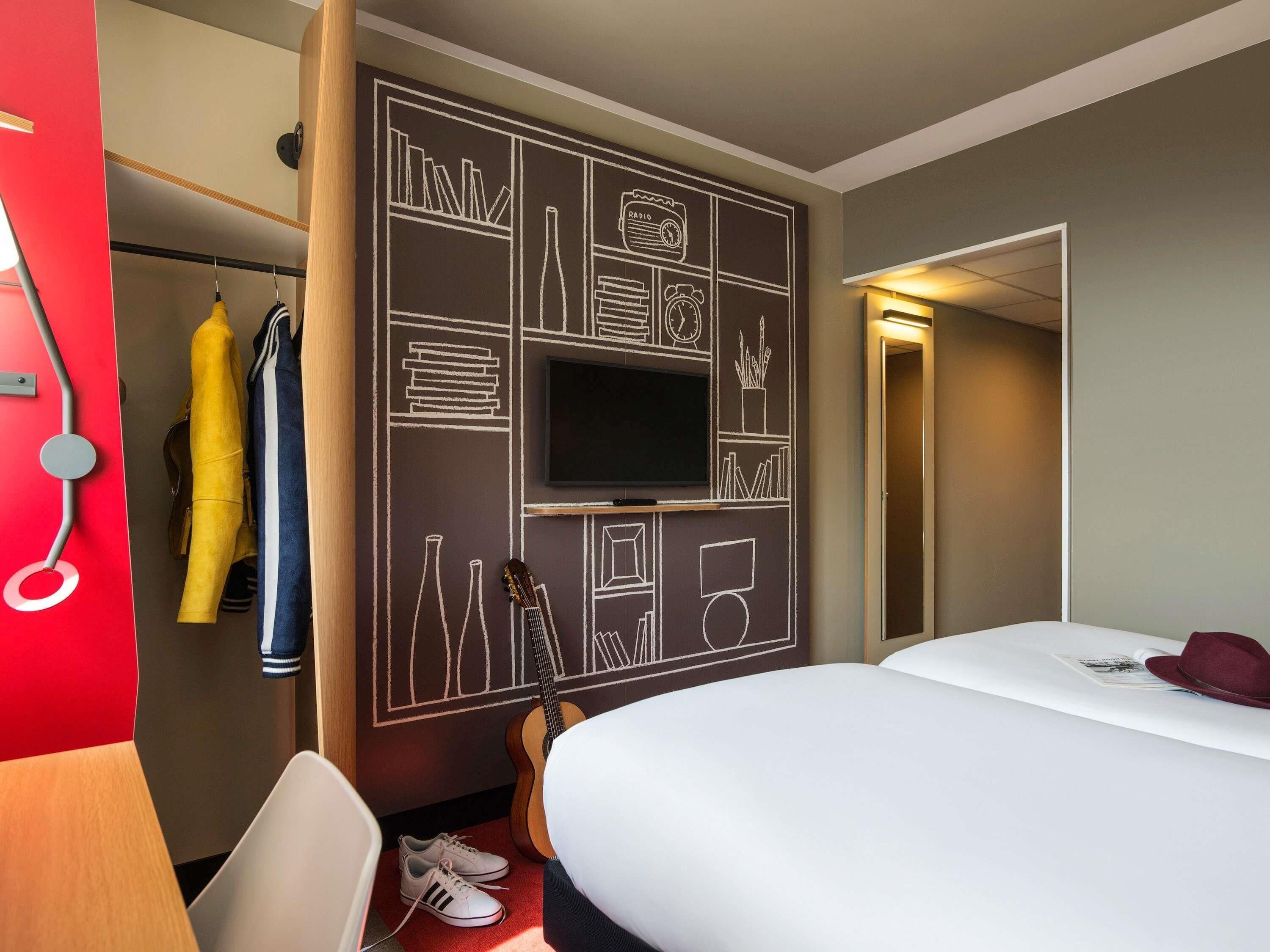 room, 2 single beds | in-room safe, desk, blackout curtains, soundproofing