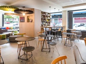 Daily buffet breakfast (CHF 17 per person)