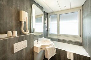 Room, 2 Single Beds | Bathroom