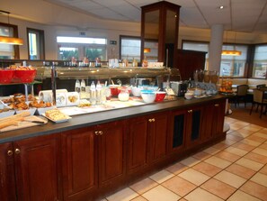 Daily buffet breakfast (EUR 18 per person)