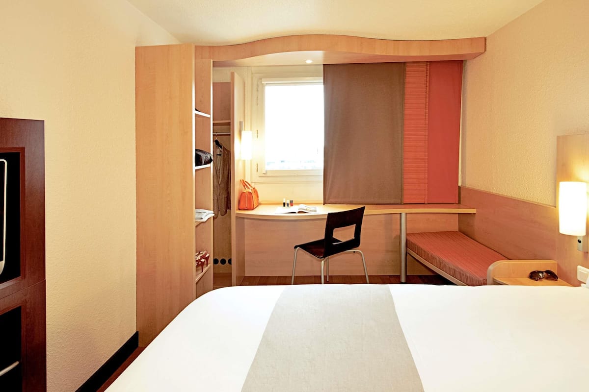 Standard Room, 1 Double Bed | Desk, blackout curtains, iron/ironing board, free cots/infant beds