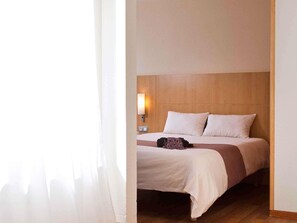 Desk, blackout curtains, iron/ironing board, free cots/infant beds - ibis Brussels Expo-Atomium (Grimbergen)