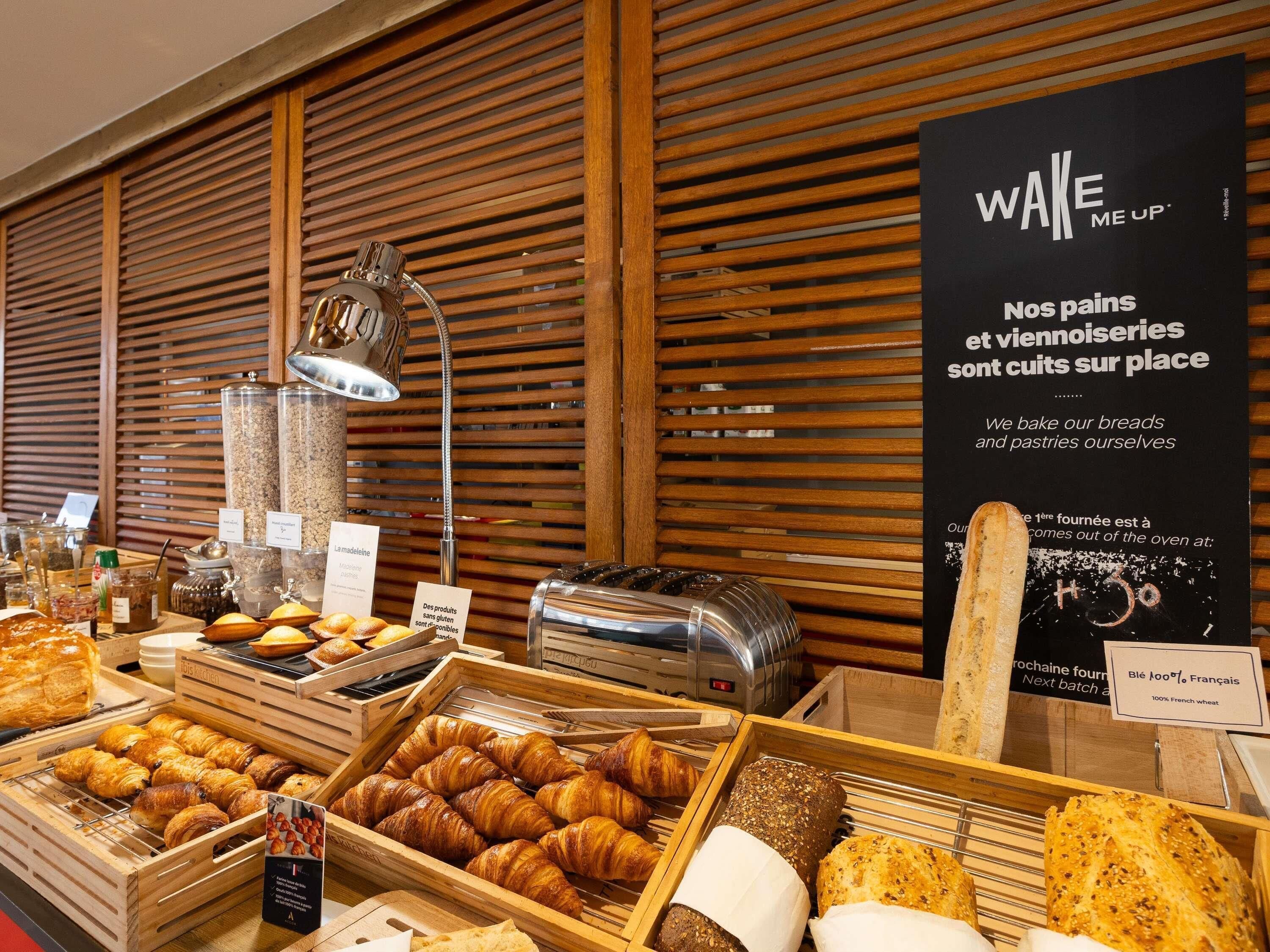 Petit déjeuner buffet servi tous les jours en supplément
