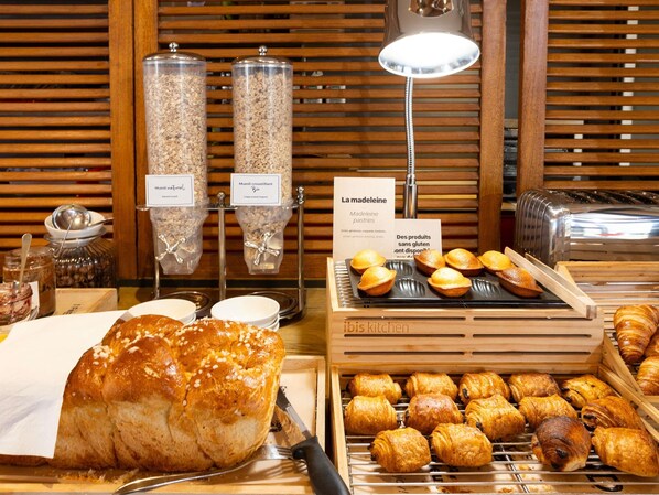 Daily buffet breakfast (EUR 12.9 per person)