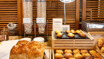 Desayuno buffet diario (EUR 12.9 por persona)
