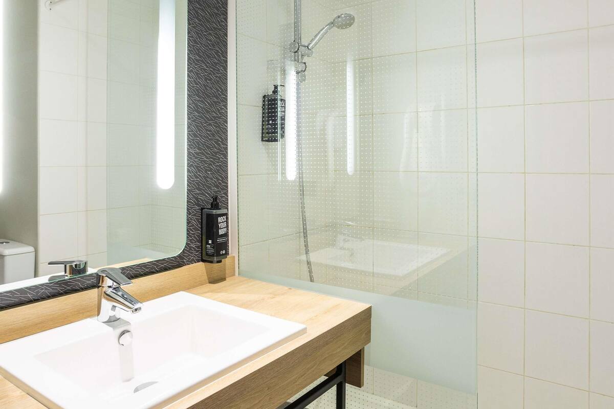 standard double room, 1 double bed | premium bedding, desk, blackout curtains, soundproofing