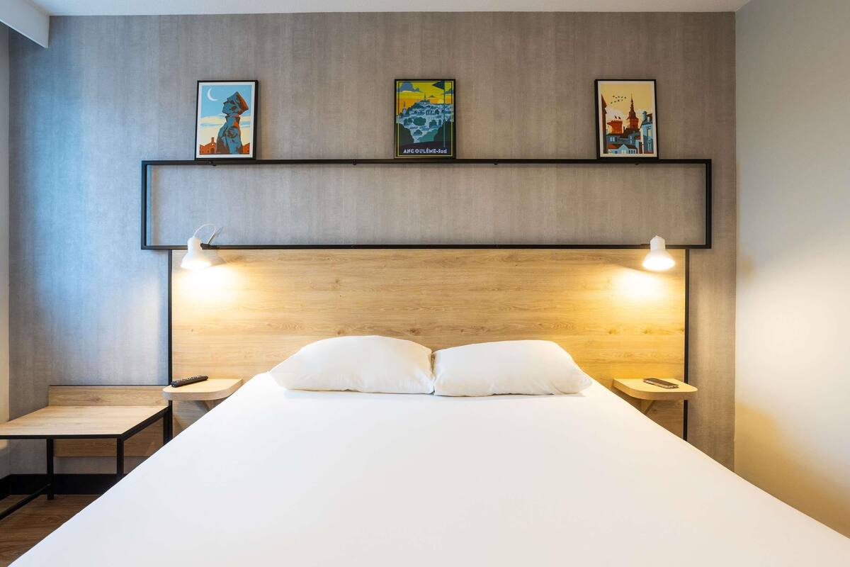 standard double room, 1 double bed | premium bedding, desk, blackout curtains, soundproofing