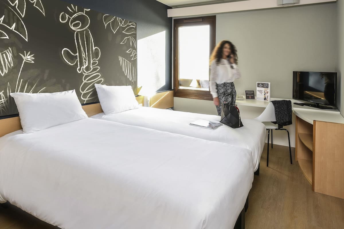 Escrivaninha, quartos à prova de som, ferros/tábuas de passar roupa