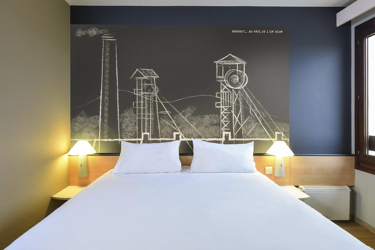 Standard Double Room, Multiple Beds | Desk, iron/ironing board, free cribs/infant beds, free WiFi