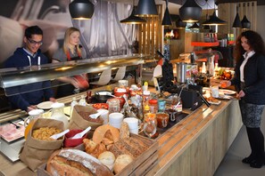 Buffet - ibis Charleroi Airport Brussels South (Fleurus)