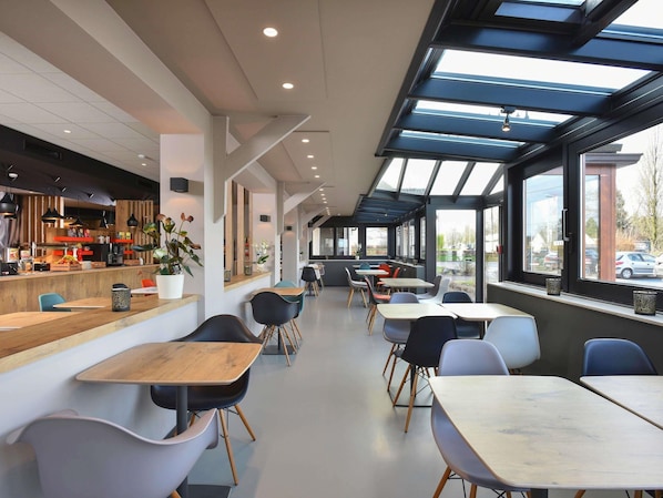 Buffet déjeuner servi tous les jours en supplément