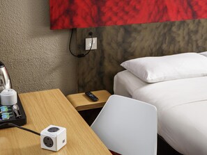 Desk, blackout curtains, free cots/infant beds, free WiFi - ibis Birmingham Centre Irving Street (Birmingham)