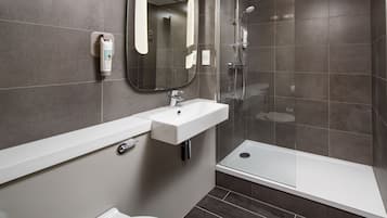 Ilmaiset hygieniatuotteet, hiustenkuivaaja, pyyhkeet