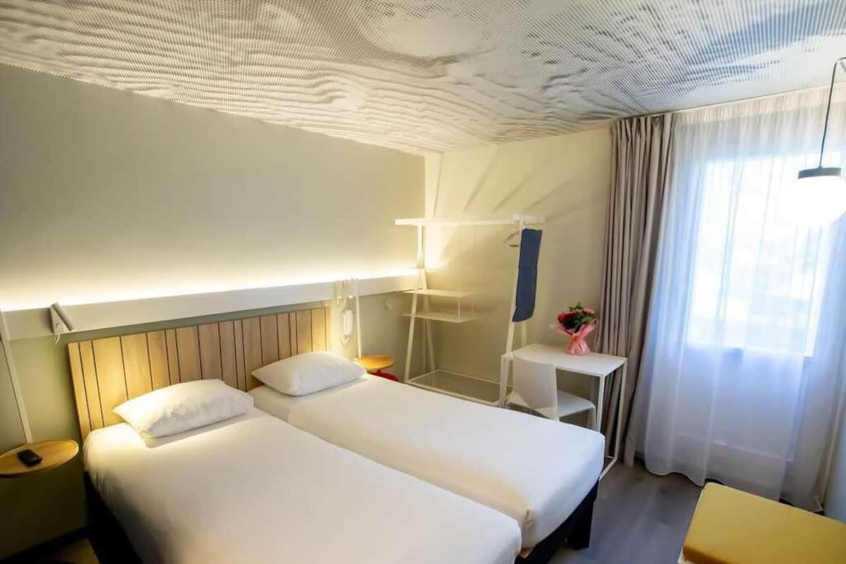 Standard Room, 2 Single Beds | Premium bedding, desk, soundproofing, iron/ironing board