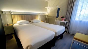 Standard Room, 2 Twin Beds | Premium bedding, desk, soundproofing, iron/ironing board