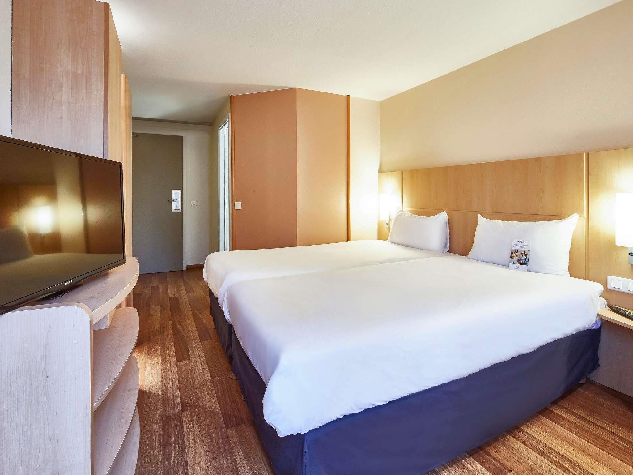 Standard Double Room, 1 Double Bed | Premium bedding, desk, soundproofing, iron/ironing board