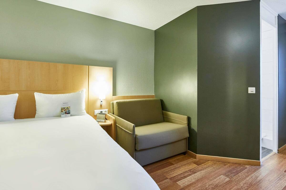 Standard-Doppelzimmer, Mehrere Betten | Hochwertige Bettwaren, Schreibtisch, schallisolierte Zimmer