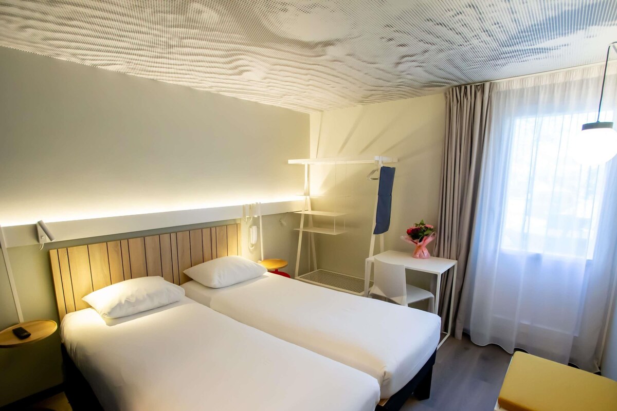 Standard Room, 2 Single Beds | Premium bedding, desk, soundproofing, iron/ironing board (on request)