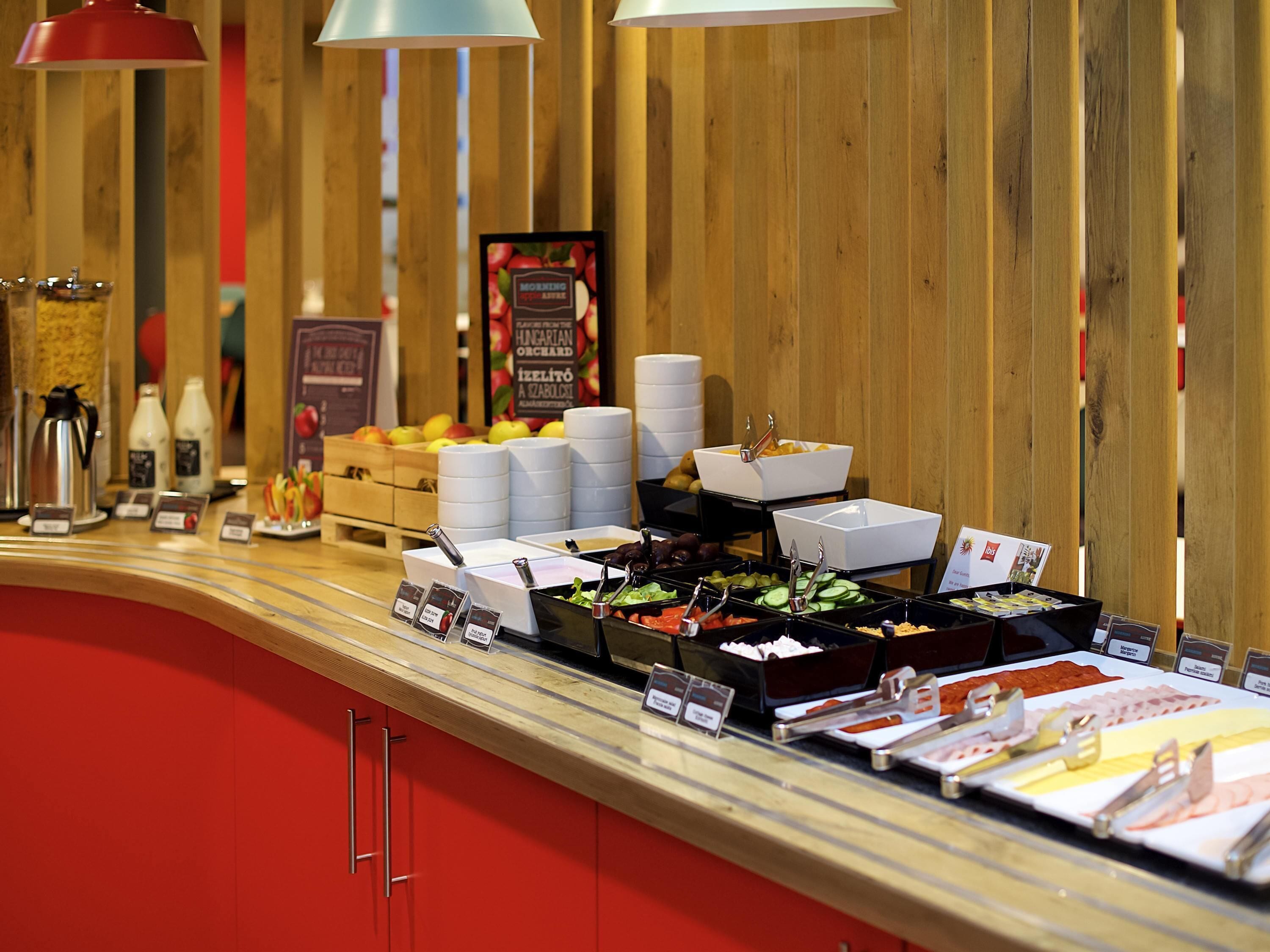 Frukostbuffé varje dag (EUR 11 per person)