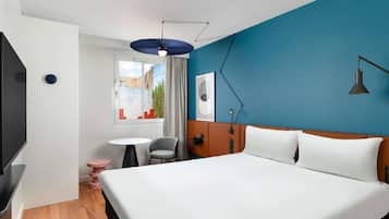 Habitación doble, 1 cama doble | Caja fuerte, escritorio, sistema de insonorización
