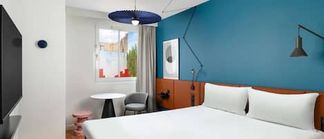 Double Room, 1 Double Bed | In-room safe, desk, soundproofing, iron/ironing board
