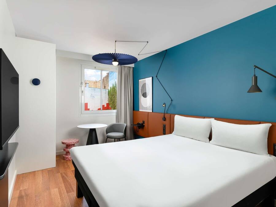 Habitación doble, 1 cama doble | Caja fuerte, escritorio, sistema de insonorización