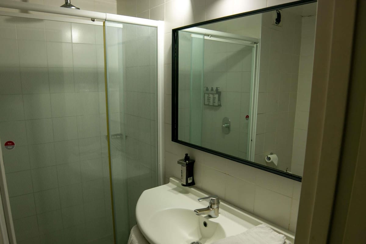 Minibar, skrivbord, mörklÀggningsgardiner och gratis barnsÀngar