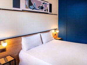 Standard Room, 1 Double Bed | Minibar, desk, blackout drapes, free cribs/infant beds