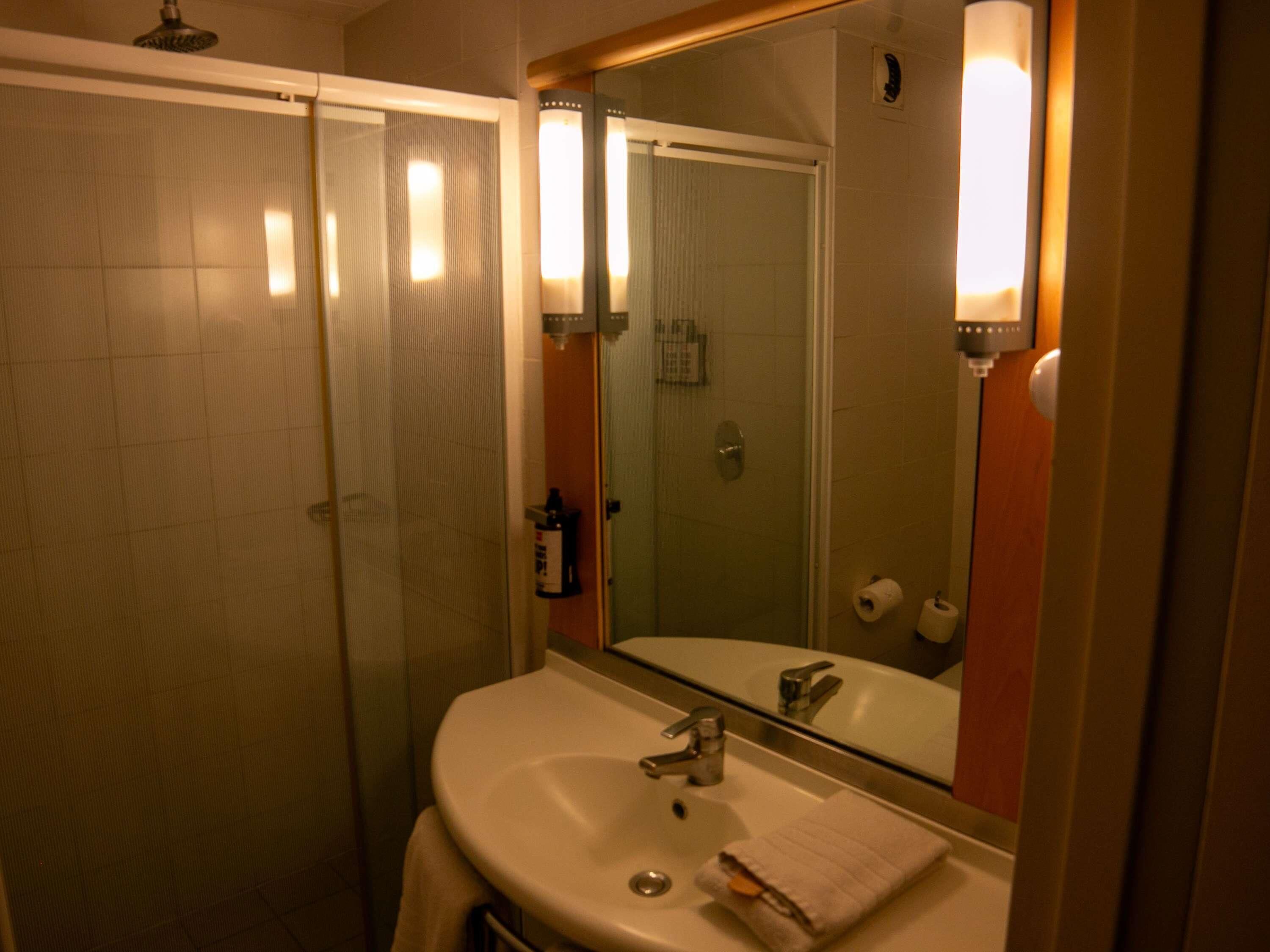 Chambre Standard, 1 lit double | Minibar, bureau, rideaux d’obscurcissement, système d’insonorisation